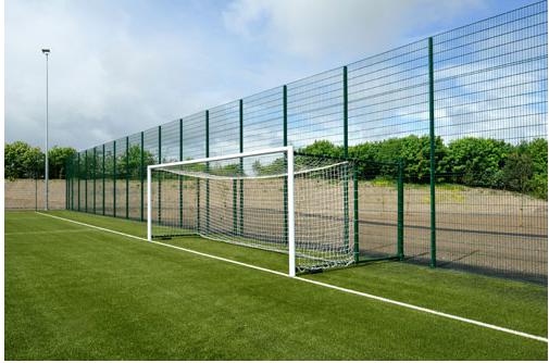 鑫源2.5米高場地圍網(wǎng) 安全防護(hù)與空間界定的優(yōu)選方案